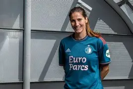 关键时刻体能课后，费耶诺德强势反弹备战社区盾，引发热议，更衣室氛围转暖的简单介绍