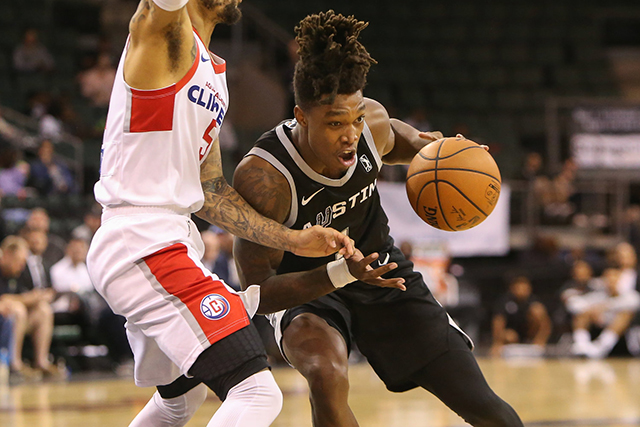 窗口期圣安东尼奥马刺调整名单以备NBA总决赛；临场应变环节打磨；更衣室稳定；球探报告显示潜力的简单介绍