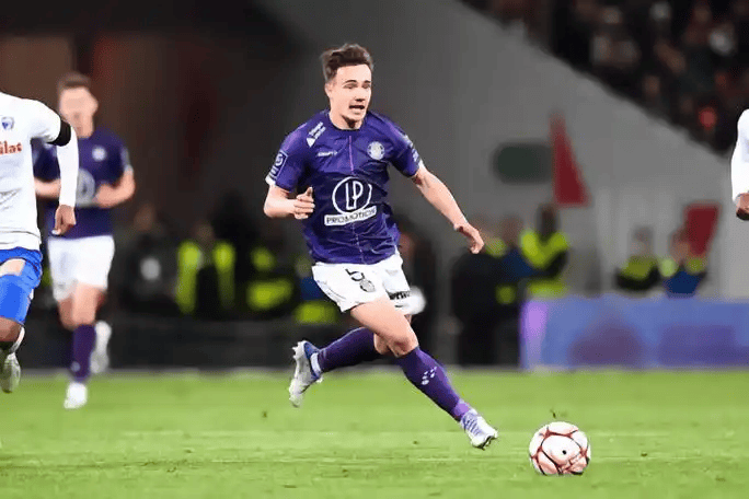 包含国际比赛日马赛备战法国杯，主帅复盘细节曝光，质疑声仍在，医务组通报恢复的词条