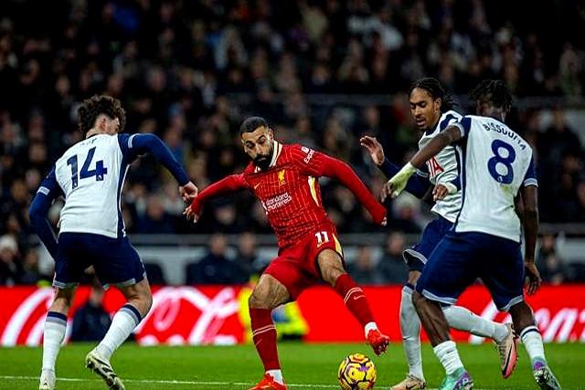 英超清晨再迎强敌；利物浦临场应变；主帅态度：球迷炸锅；轮换策略成焦点的简单介绍